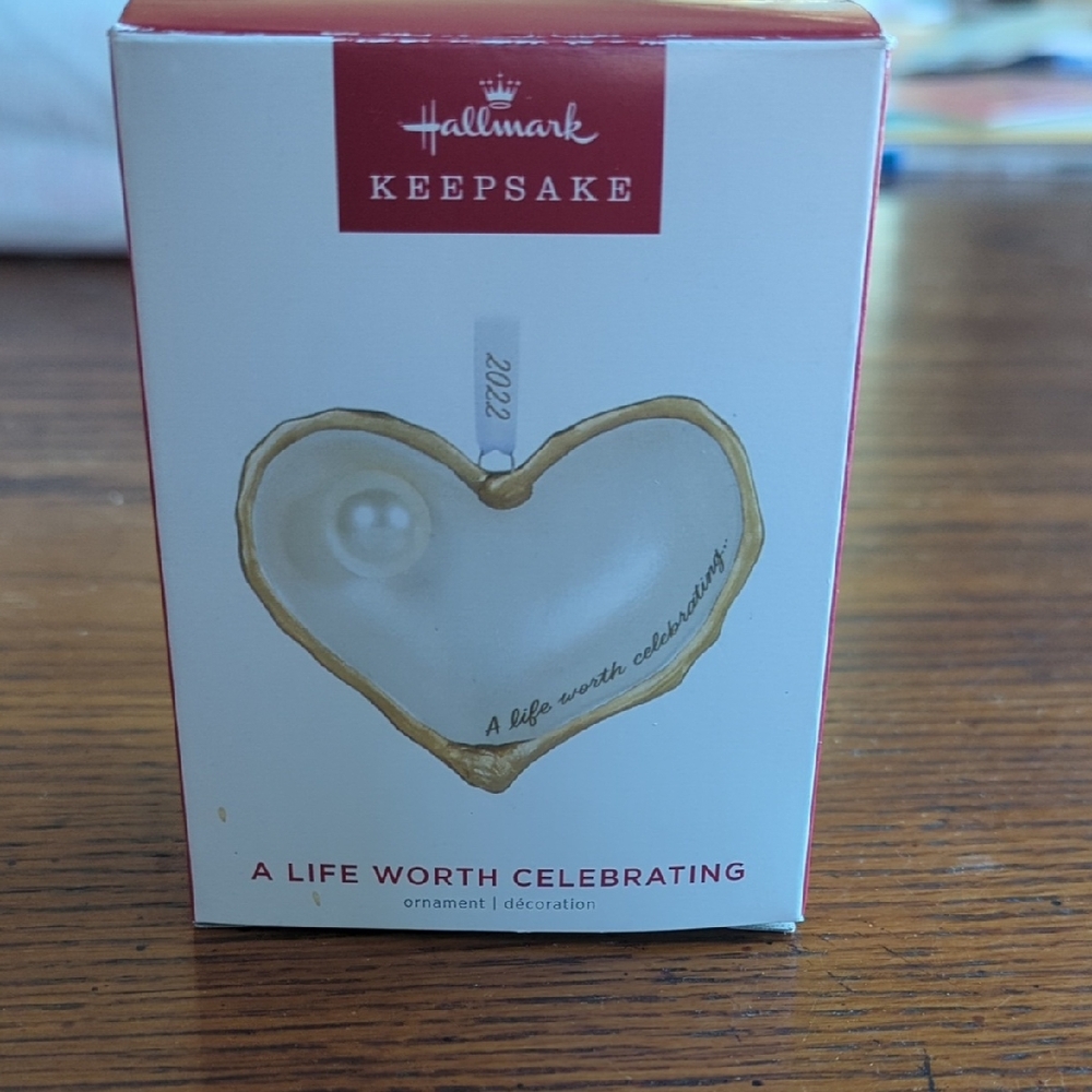 Hallmark 2022 Keepsake Always Remembered Gold Heart Ornament